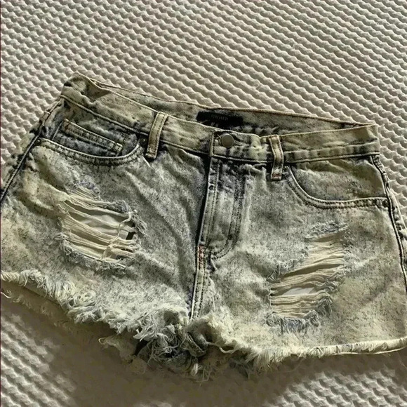 Shorts - Picture 1 of 4